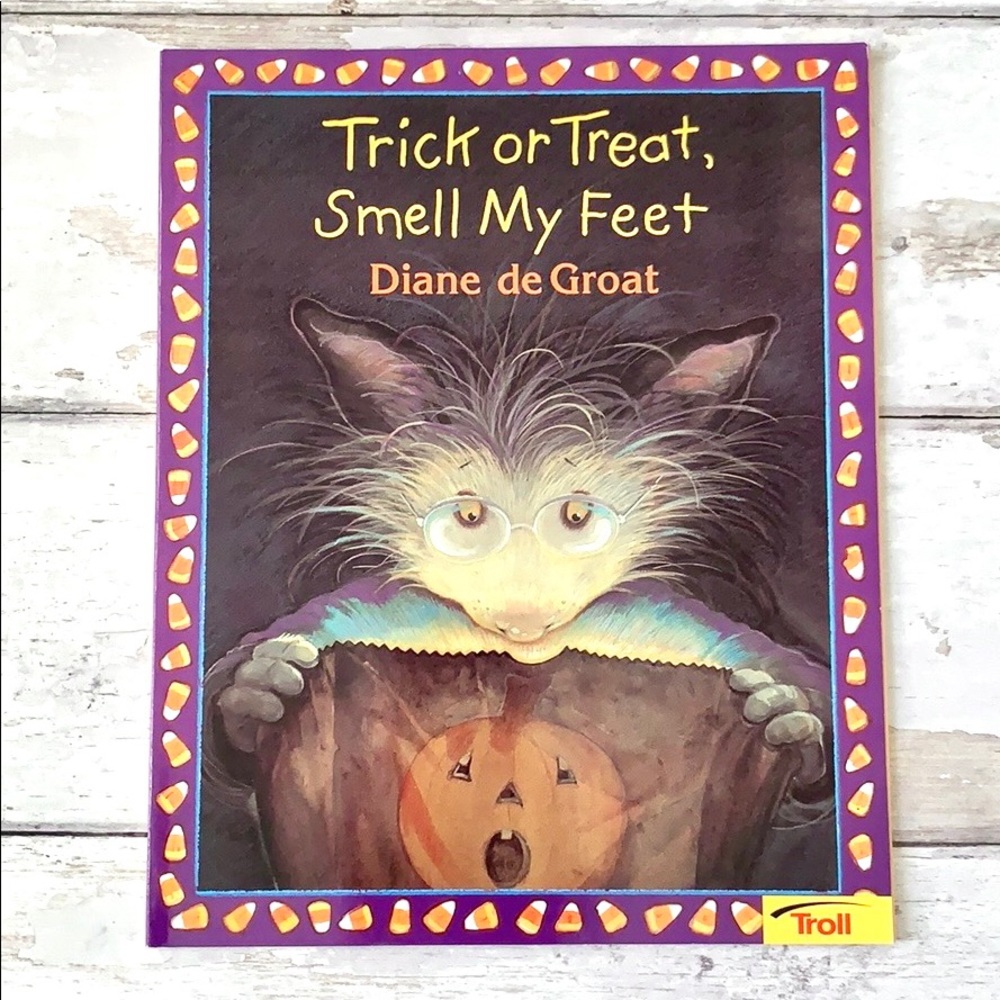 Halloween Book Trick Or Treat Smell My Feet Children’s Book Scholastic NEW